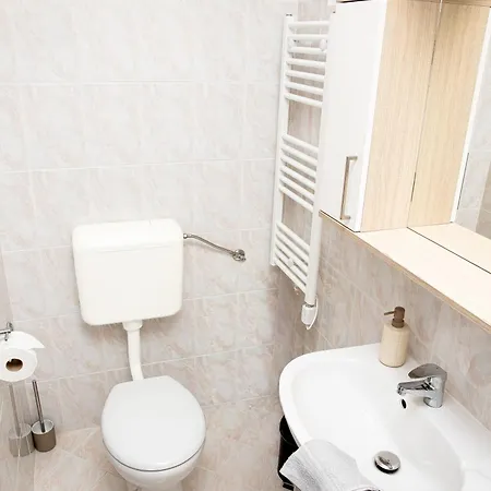 Silence Apartmanhaz منزل للإقامة