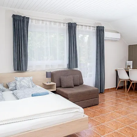 Silence Apartmanhaz زلاكاروس
